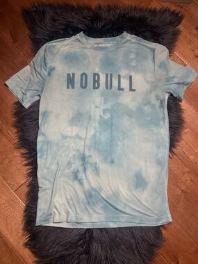 NOBULL Tie-Dye Light agree Blue Performance Short Sleeve Tee Size Medium